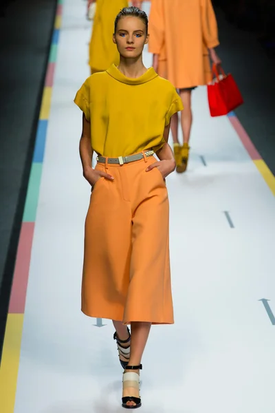 Look 27